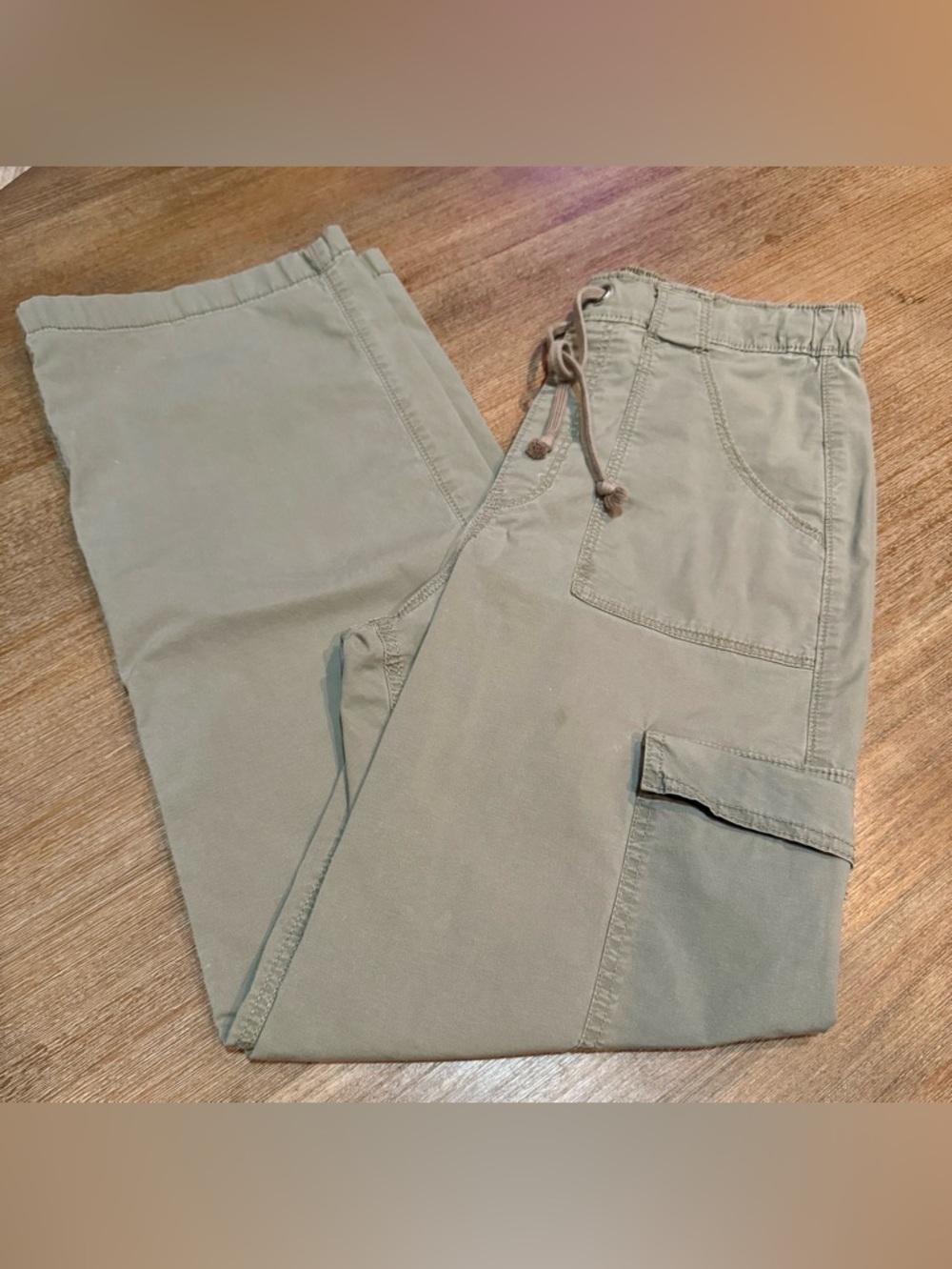 Hollister Cargo Pants in Light Olive Green